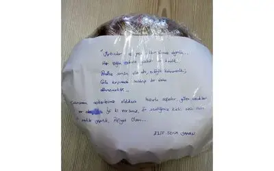 Minik Öğrencilerden Askerlere Duygulandıran Hediyeler Minik Buğlem Askerler İçin Kurabiye Yaptı Minik Öğrencinin Askerler İçin Yaptığı Kekin Üzerine Yapıştırdığı Not Duygulandırdı