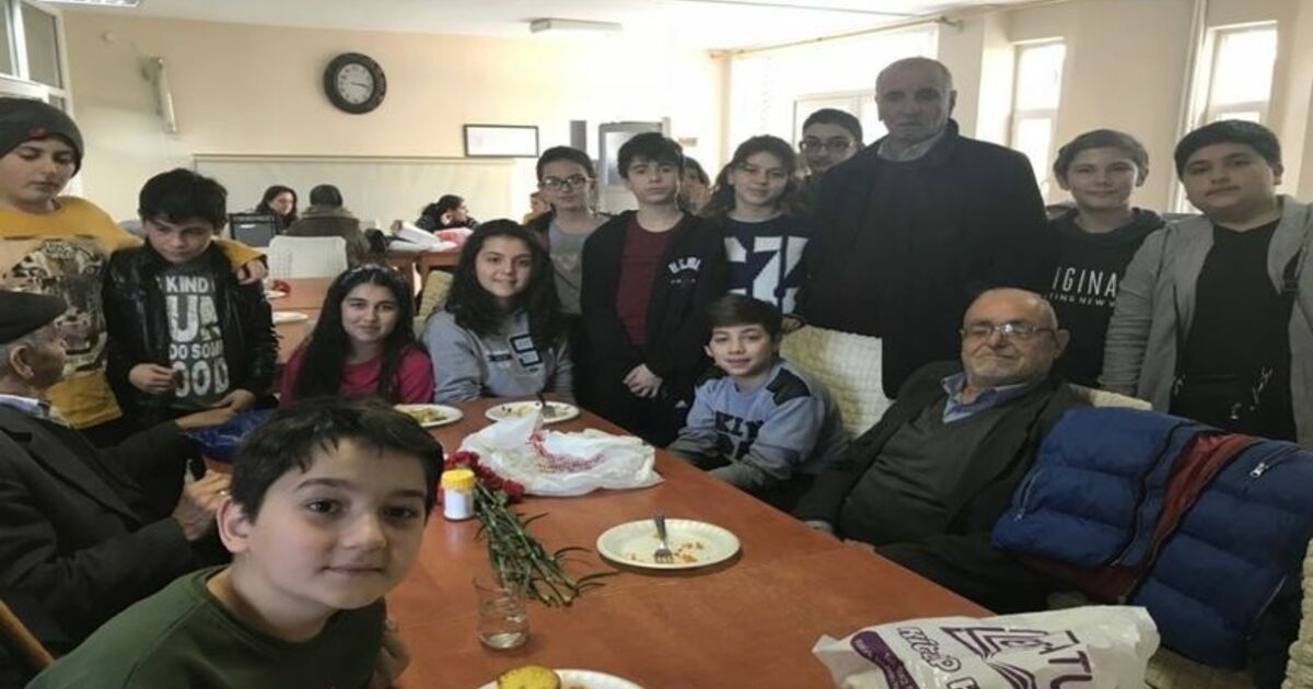 Öğrenciler Huzurevi Sakinlerini Unutmadı