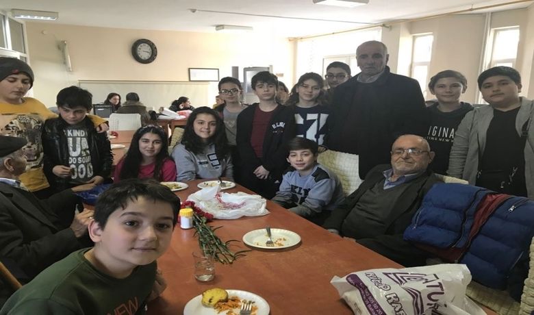 Öğrenciler Huzurevi Sakinlerini Unutmadı - Samsun Bafra Galip Öztürk Ortaokulu öğrencileri huzur sakinlerine müzikli moral verdi.
