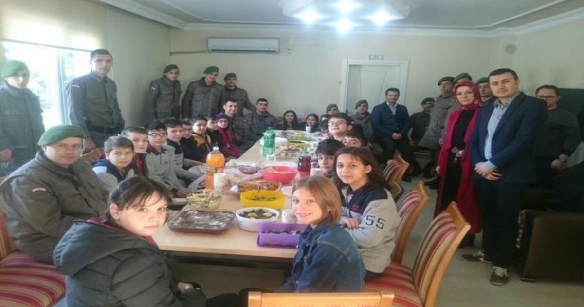 Öğrenciler Asker Ağabeylerini Unutmadı