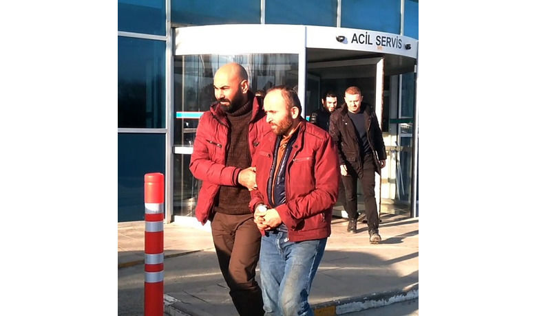 Ayrı Yaşadığı Eşini ÖnceBıçakladı, Ardından Tüfekle Yaraladı - Samsun'un Bafra ilçesinde, ayrı yaşadığı eşini bıçak ve tüfekle yaraladıktan sonra kaçan koca yakalandı.