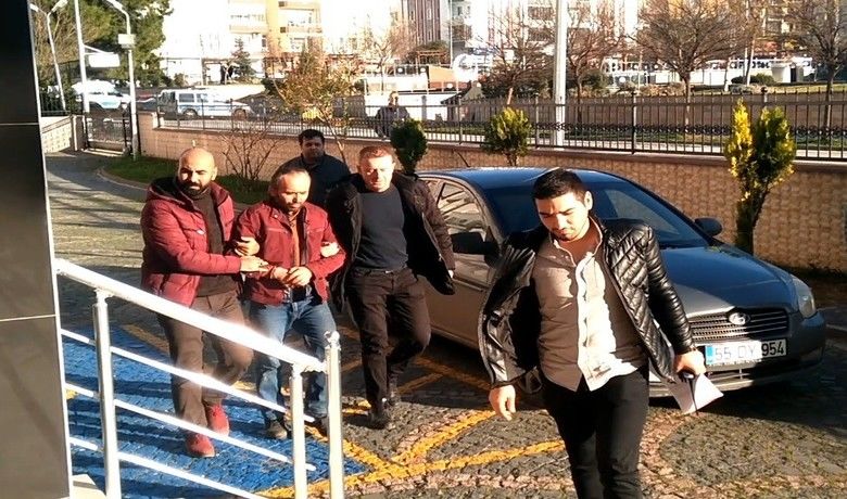 Eşini Önce Bıçaklayıp SonraDa Tüfekle Vuran Şahıs Tutuklandı - Samsun'un Bafra ilçesinde, eşini önce bıçaklayıp sonra da tüfekle vuran koca mahkeme tarafından tutuklandı.