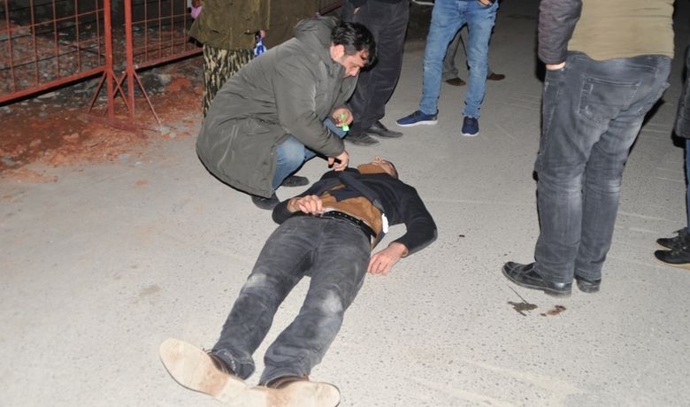 Uyuşturucu Madde Kullandığı İddiaEdilen Genç Baygın Bulundu - Samsun’un Bafra ilçesinde  uyuşturucu madde kullandığı iddia edilen 18 yaşındaki bir genç sokak ortasında baygın halde bulundu.