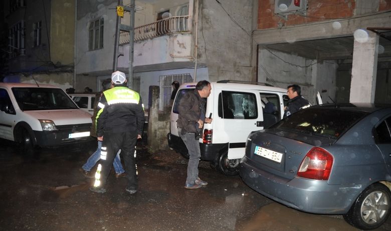 Polisin 'Dur' İhtarınaUymayan Araçla Kovalamaca Yaşandı - Samsun’un Bafra ilçesinde  polisin "dur" ihtarına uymayan otomobil kaçınca, kovalamaca yaşandı.