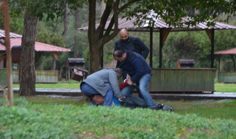 Alkollü Genç, Polise Zor Anlar Yaşattı - Samsun’un Bafra ilçesinde piknik alanında gözaltına alınan şahısta 4 gram esrar ele geçirildi.