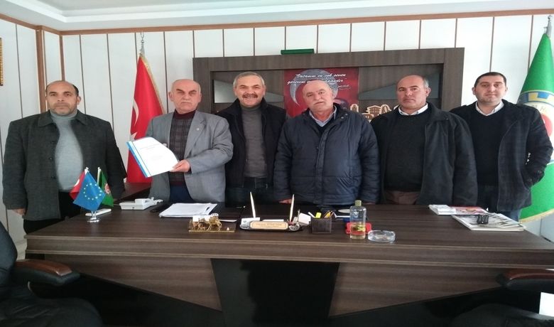 Tarım Raporu Bakan Fakıbaba’ya İletildi - Samsun Bafra Ziraat Odası tarafından hazırlanan ve çiftçilerin sorunlarını kapsayan 4 maddelik rapor Gıda, Tarım ve Hayvancılık Bakanı Ahmet Eşref Fakıbaba’ya iletildi.