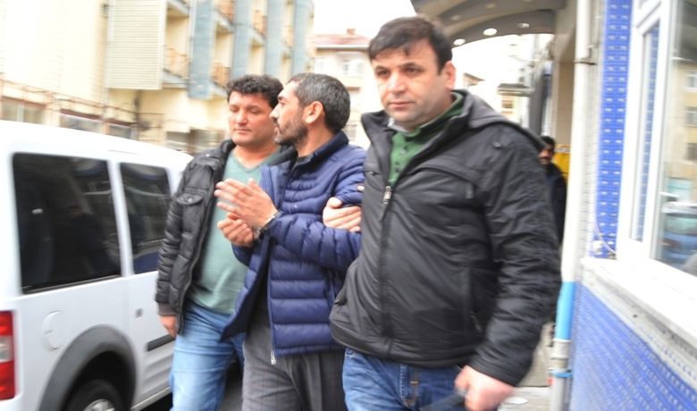 Bafra Polisinden Film Gibi OperasyonSilahlı Saldırgan 84 Gün Sonra Yakalandı - Samsun’un Bafra ilçesinde 1 kişinin ağır yaralanmasına neden olan maskeli şahıs 84 gün sonra film gibi bir operasyonla yakalandı.