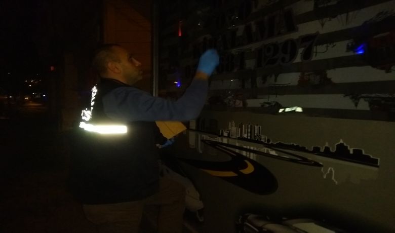 Silahlı Çatışmaya KarışanŞahsın İş Yeri Kurşunlandı - Samsun'un Bafra ilçesinde silahlı yaralama olayına karışan şahsın iş yerine pompalı tüfekle saldırı düzenlendi.
