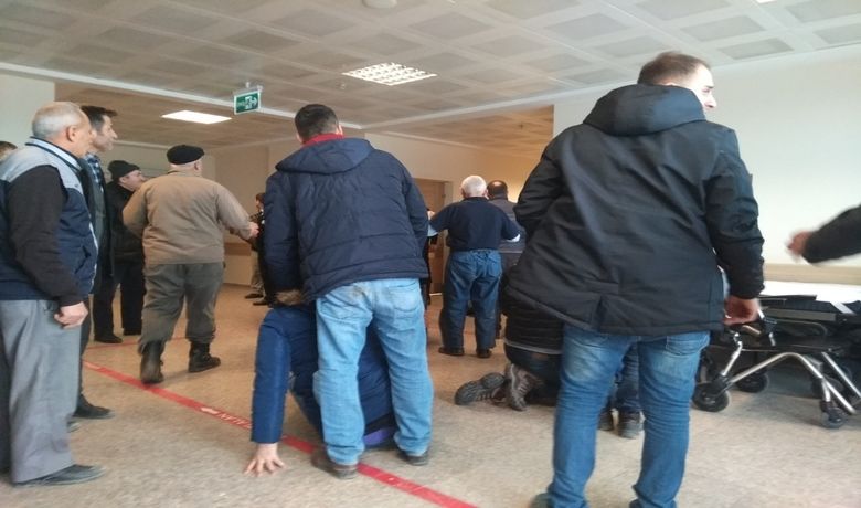 Bafra’da Arazi Kavgası: 1 Ölü - Samsun’un Bafra ilçesinde iki komşu arasında çıkan arazi kavgasında tüfekle vurulan kadın hayatını kaybetti.