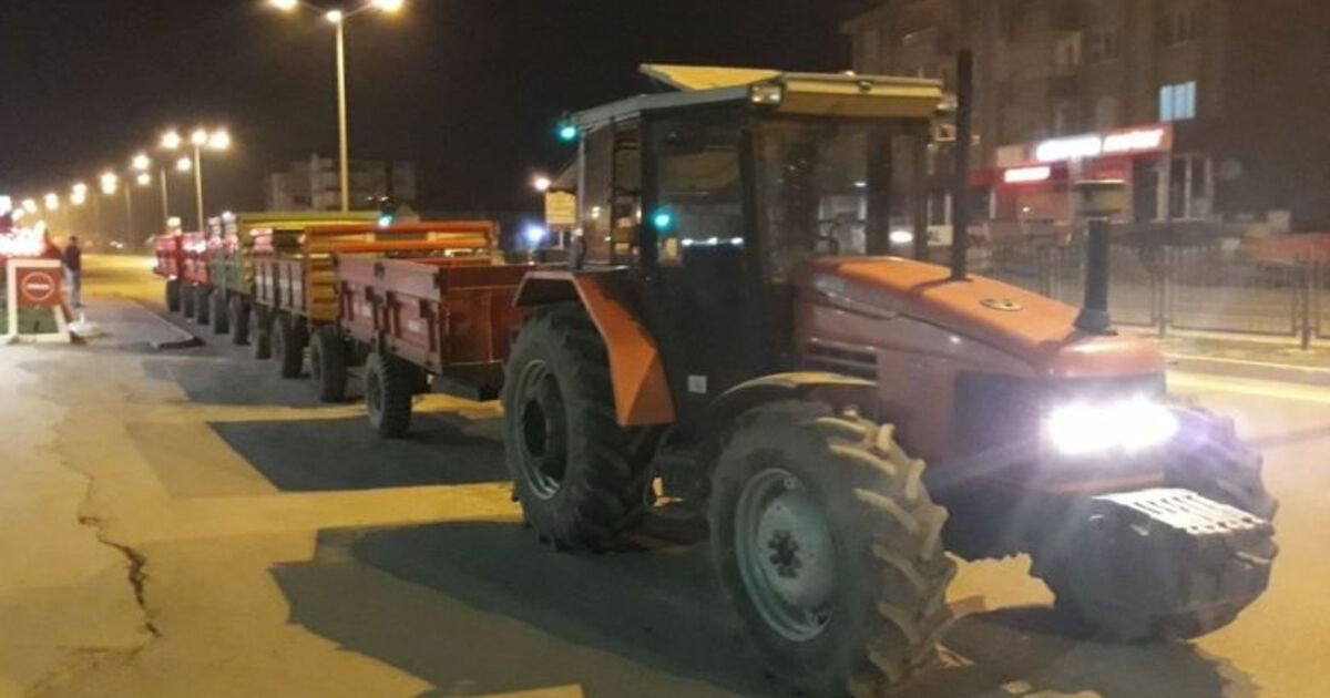 Traktöre 5 Römork Takan Sürücüye Ceza Kesildi