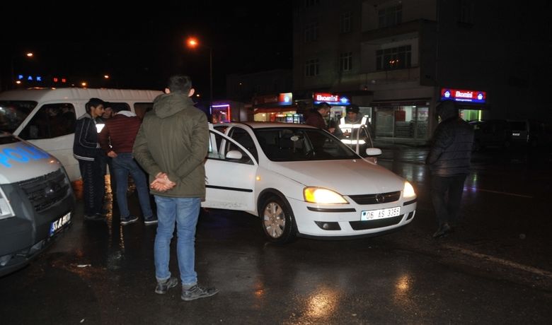 Bafra’da Huzur Denetimi - Samsun’un Bafra ilçesinde, huzur ve güven ortamının sürdürülmesi amacıyla sabit noktalarda ve umuma açık alanlarda denetimler yapıldı.