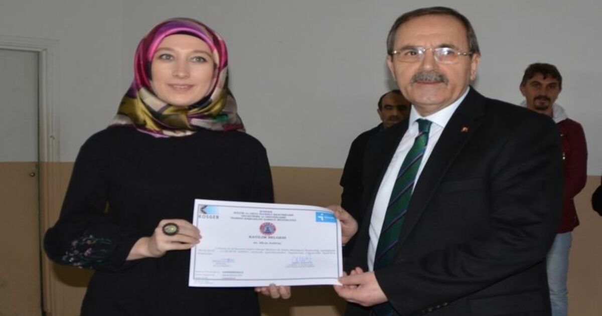 "Girişimcilik Kursu"na Katılanlar Belgelerini Aldı