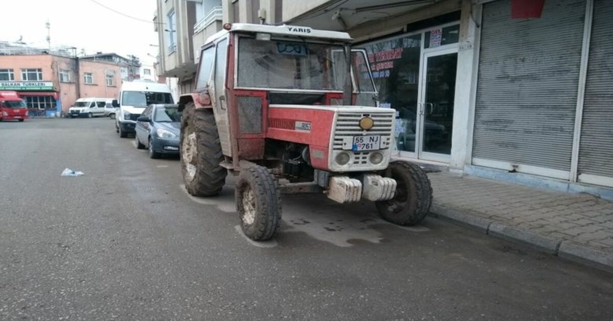 Park Halindeki Traktörün Aküsü Çalındı