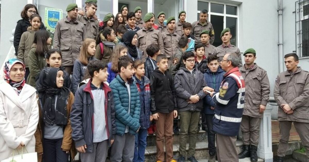 Öğrenciler Asker Ağabeylerini Unutmadı