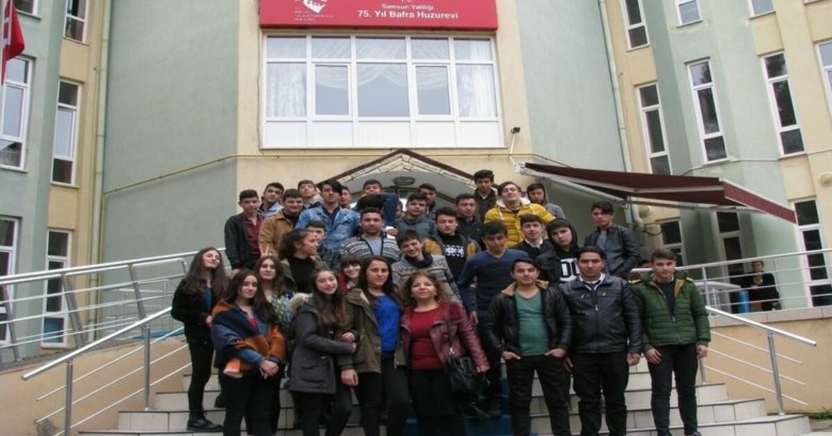 Öğrenciler Bafra 75. Yıl Huzurevinde