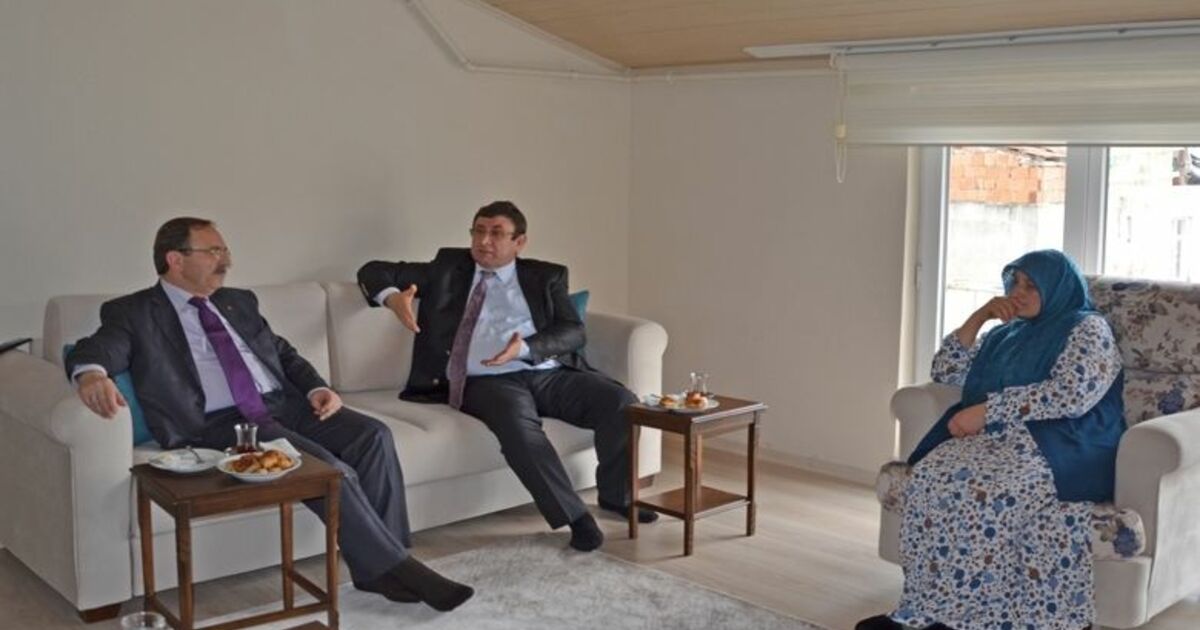 Devlet, Şehit Ailelerinin Yanında Kaymakam Türkel Ve Başkan Şahin Şehit Ailelerini Ziyaret Etti