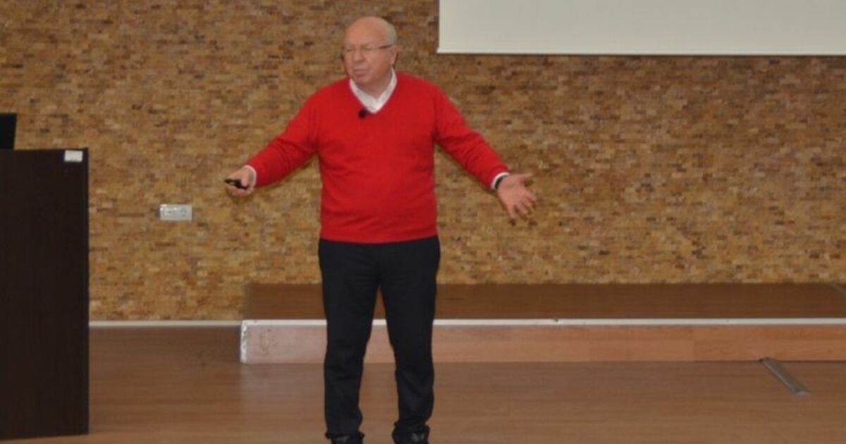 Bafra'da “kişisel Gelişim Ve Girişimcilik Konferansı" Ünlü Girişimci Özbay: “bu Sanal Dünya Hepimizi Mahvetti”
