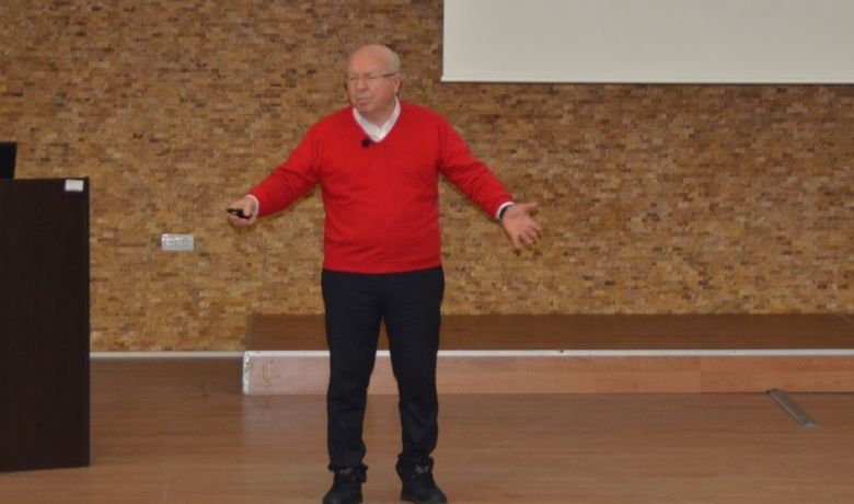 Bafra'da “kişisel Gelişim Ve Girişimcilik Konferansı" ÜnlüGirişimci Özbay: “bu Sanal Dünya Hepimizi Mahvetti” - Islak mendili keşfeden dünyaca ünlü girişimci Ataman Özbay, “Bu sanal dünya hepimizi mahvetti. Hele Türkiye’yi on misli mahvetti. Sabah yüzünüzü yıkamadan cep telefonuna bakıyorsunuz” dedi.
