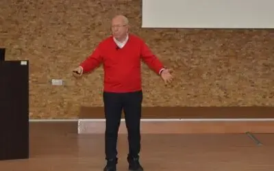 Bafra'da “kişisel Gelişim Ve Girişimcilik Konferansı" Ünlü Girişimci Özbay: “bu Sanal Dünya Hepimizi Mahvetti”