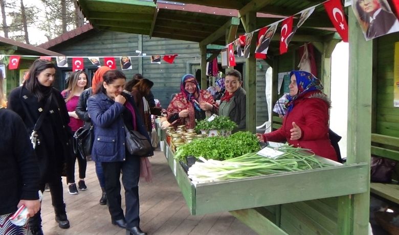 Organik Köyde “kanser Farkındalık Çalışması” - Samsun İl Sağlık Müdürlüğü ile Kanser Erken Teşhis Tarama ve Eğitim Merkezi (KETEM) işbirliği ile 8 Mart Dünya Kadınlar Günü etkinlikleri çerçevesinde Bafra Sürmeli Mahallesi'nde(Organik köy) “Kanser Farkındalık Çalışması” düzenlendi.