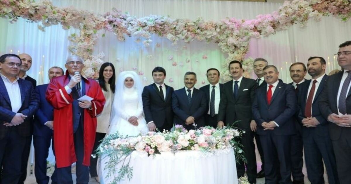 Düğünde Şahit Rekoru Kırıldı Tam 26 Kişi Genç Çiftin Nikah Şahidi Oldu