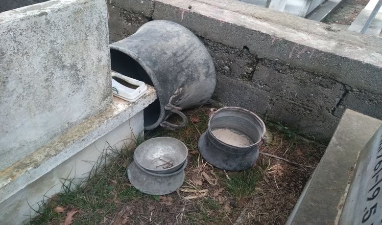 Çalınan Bakır Kazanlar Mezarlıkta Bulundu - Samsun’un Bafra ilçesinde çaldığı bakır kazanları mezarlığa saklayan şahsı yakalamak için polis çalışma başlattı.