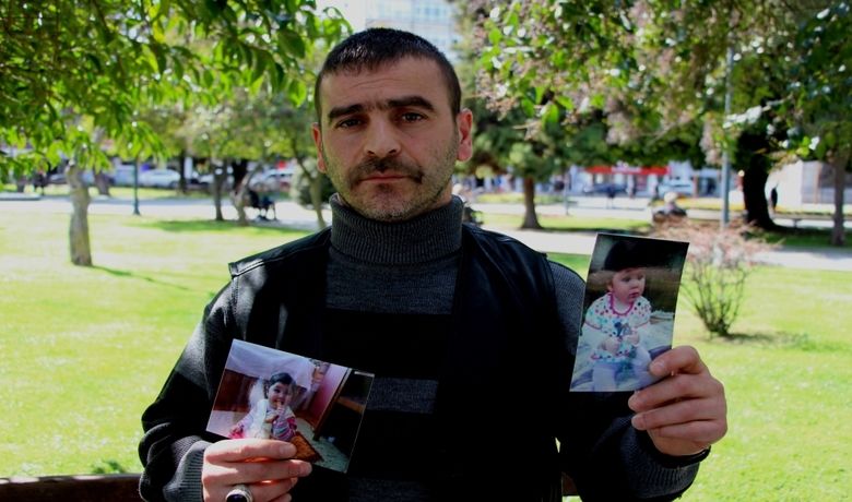 5 Yıldır Çocuğu Gösterilmeyen Babanın Feryadı: "Çocuğumun Bana 'Baba' Deyişini Duyamadım" ÇocuğunuGöremeyen Baba, Aile Ve Sosyal Politikalar Bakanı Fatma Betül Sayan Kaya'dan Yardım İstedi - Samsun'da 5 yıl önce eski eşinin 6 günlük bebeğini kendinden kaçırdığını ve o günden beri çocuğunu bir daha göremediğini iddia eden 39 yaşındaki Berati Van, bütün yasal yollara başvurmasına rağmen kızını göremediğini belirtti.