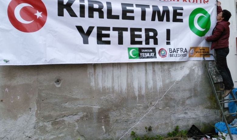 Öğrencilerden Örnek Davranış - Samsun Bafra Yeşilay Temsilciliği, Bafra İbni Sina Mesleki ve Teknik Anadolu Lisesi öğrencileri çevre sağlığına dikkat çekmek için Gençlik Caddesi’nde çevre temizliği etkinliği düzenledi.