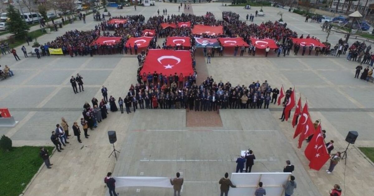 Öğrenciler Şehitler İçin Yürüdü