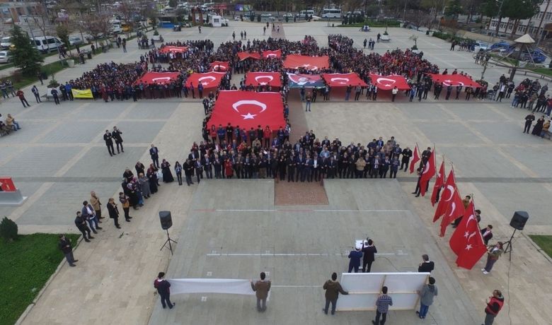 Öğrenciler Şehitler İçin Yürüdü - Samsun’un Bafra ilçesinde 18 Mart Çanakkale Zaferi'nin 103. yılı etkinlikleri çerçevesinde "Şehitlere Saygı" yürüyüşü düzenlendi.