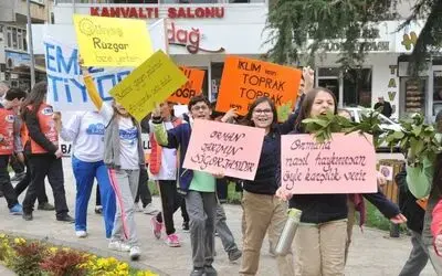 Öğrenciler Doğa İçin Yürüdü