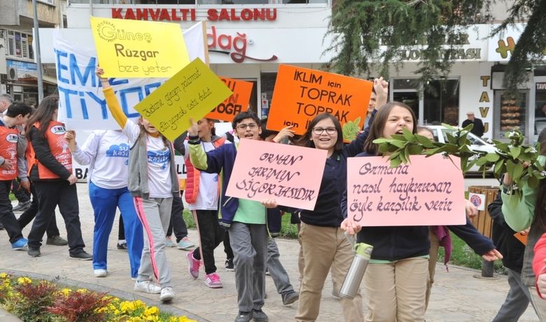 Öğrenciler Doğa İçin Yürüdü - Samsun’un Bafra TEMA İlçe Temsilciliği tarafından 21 Mart Dünya Ormancılık Günü ve Ağaç Bayramı dolayısıyla yürüyüş düzenlendi.