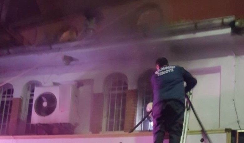 Bafra'da İş Yeri Yangını - Samsun’un Bafra ilçesinde bir iş yerinin ikinci katında çıkan yangın, itfaiyenin müdahalesiyle söndürüldü.