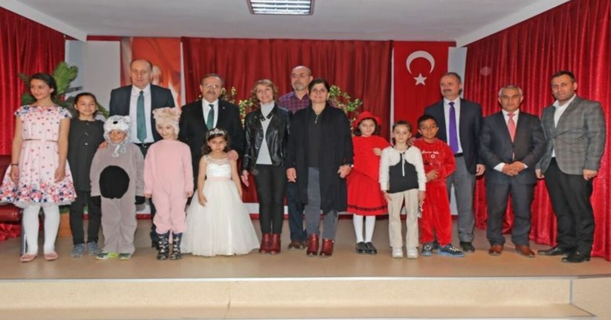 Bafra Belediyesi Çocuk Tiyatrosu İlk Oyununu Sergiledi