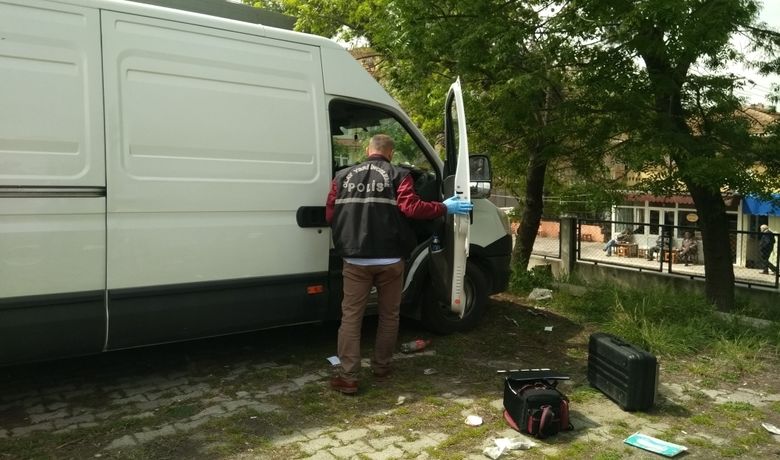 Hırsızlar Umduklarını Bulamadı - Samsun’un Bafra ilçesinde park halinde bulunan minibüsün kelebek camını kırarak araca giren hırsız veya hırsızlar umduklarını bulamadı.