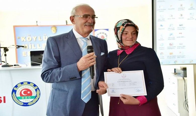 Büyükşehirin Kırsal Kalkınma Destekleri Köyden Kente GöçüDurdurdu Başkan Yılmaz: “bizim Sadık Yarimiz Çiftçilerimizdir” - Milli Eğitim Müdürlüğü ve Bafra Ziraat Odası işbirliğiyle Bafra'da açılan süt sığırı yetiştiriciliği kurslarında başarılı olan 142 kursiyere sertifikaları düzenlenen törenle verildi.