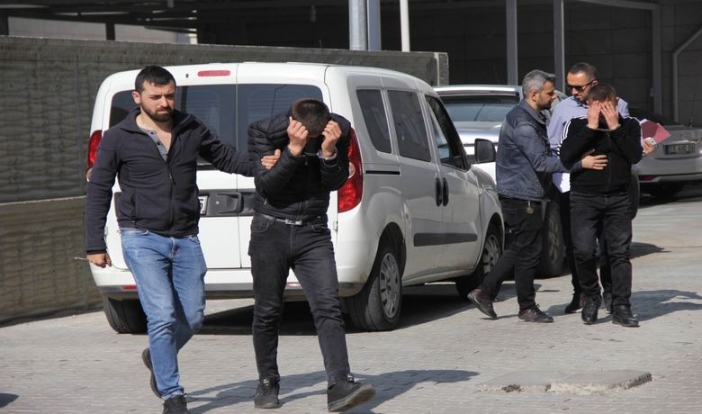 Samsun'da Uyuşturucu Operasyonu: 10 Gözaltı - Samsun'un Bafra ilçesinde düzenlenen uyuşturucu operasyonunda 10 kişi gözaltına alındı.