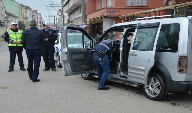 Bafra'da Çocukların Korunmasına Yönelik Uygulama - Samsun’un Bafra ilçesinde çocukların korunmasına yönelik başlatılan uygulama kapsamında toplam 422 kişi denetlendi, 2 aranan şahıs yakalandı.