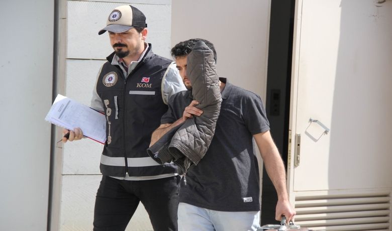 Dershane Çalışanı Bylock'tan Tutuklandı - Samsun'da, Fetullahçı Terör Örgütü/Paralel Devlet Yapılanması (FETÖ/PDY) soruşturması kapsamında gözaltına alınarak ByLock kullandığı tespit edilen dershane çalışanı çıkarıldığı mahkemece tutuklandı.