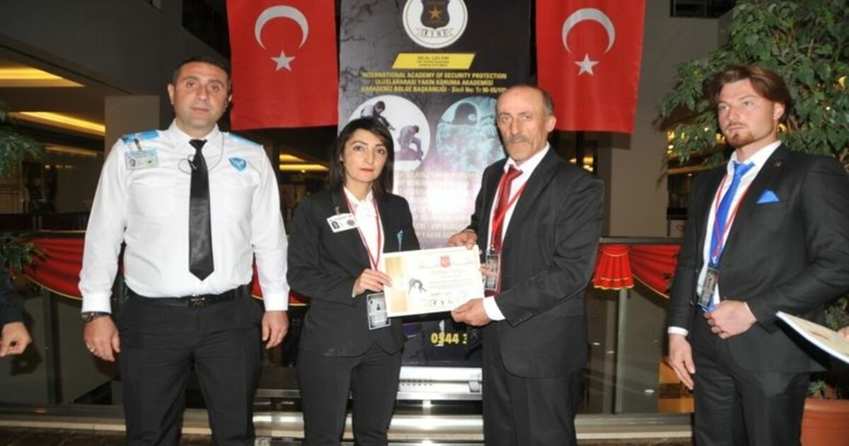 Yakın Koruma Eğitimi Alan Güvenlikçilerin Sertifika Heyecanı
