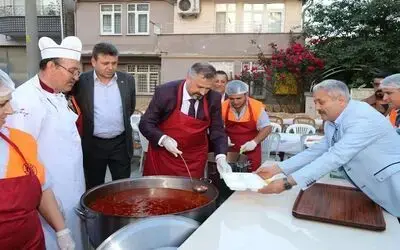 Kılıç: “5 Bin Kişiye İftar Yemeği Çıkarıyoruz” Başkan Kılıç, İlk Halk İftarını Gop Ve Kemalpaşa’da Yaptı