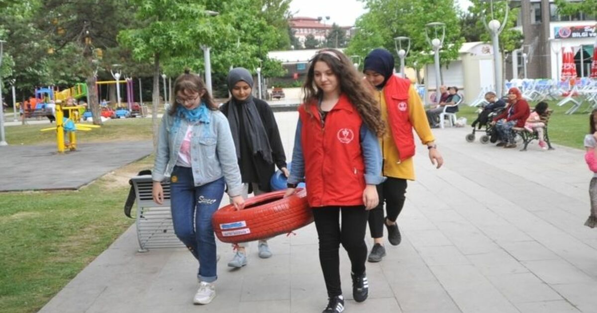 Öğrencilerden Sokak Hayvanlarına Yatak