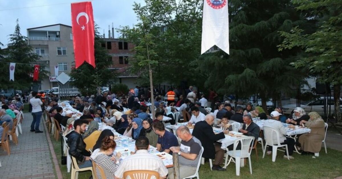 Bafra Belediyesi Halk İftarları Yoğun Katılımla Gerçekleşiyor