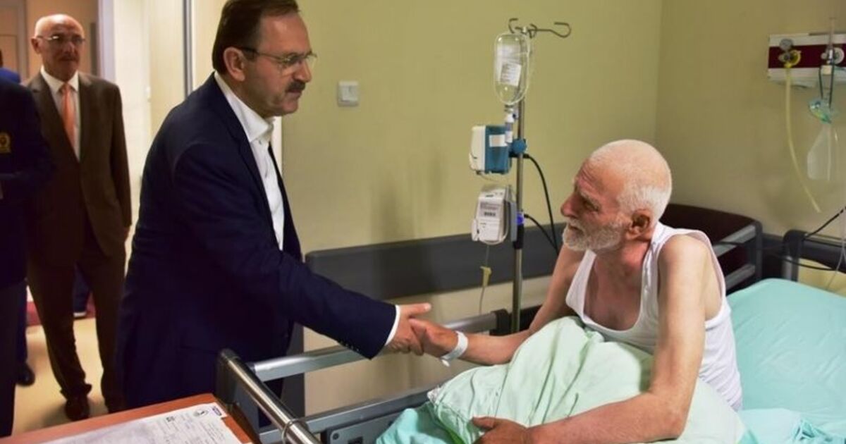 Başkan Şahin’den Kıbrıs Gazisine Hastanede Sürpriz Ziyaret