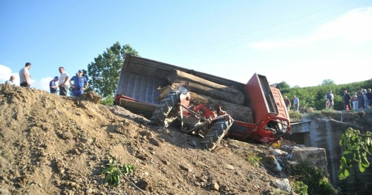 Freni Patlayan Kamyonet Dehşet Saçtı: 2 Ölü, 3 Yaralı