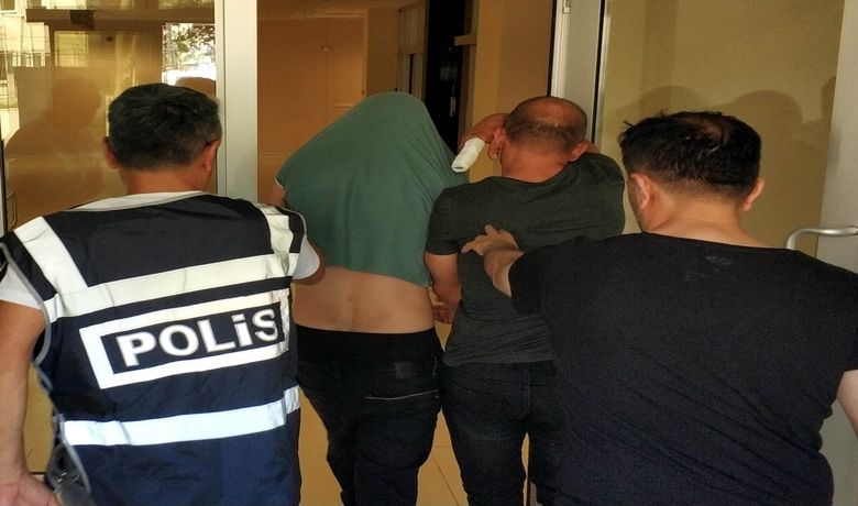 Cezaevindeki Arkadaşlarının MarketiniSoyan Şahıslar Tutuklandı - Samsun'da cezaevinden izinli çıkarak cezaevinde birlikte kaldıkları arkadaşlarının marketinden çelik para kasasını çalan 2 kişi çıkarıldıkları mahkemece tutuklandı.