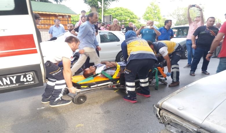 Yayaya Yol Veren Otomobile Çarpan Sürücü Yaralandı - Samsun'un Bafra ilçesinde meydana gelen trafik kazasında 1 kişi yaralandı.