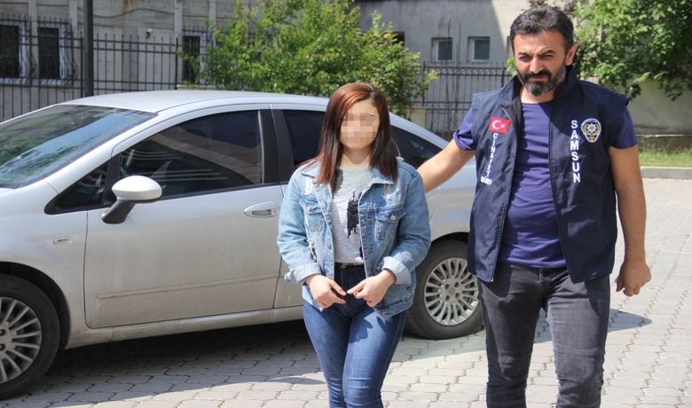 'Bakışma' Yüzünden Bıçakla YaralamaYapan Genç Kız Tutuklandı - Samsun'da yolda karşılaştığı diğer kız ile bakışma yüzünden tartışınca bıçakla onu ağır yaralayan genç kız, çıkarıldığı mahkemece tutuklandı.