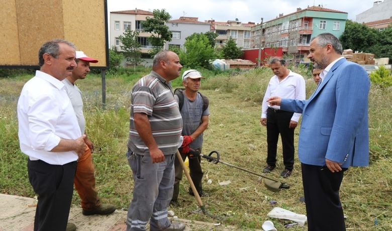 Başkan Kılıç’tan Vatandaşa Çağrı Bafra Belediye Başkanı Hamit Kılıç: “vatandaşlarımızÖzel Mülklerinin, Boş Arsalarının, Bahçelerinin Uzayan Otlarını Biçtirsinler, Bakımlarını Yaptırsınlar” - Bafra Belediye Başkanı Hamit Kılıç, vatandaşlara çağrıda bulunarak, “Lütfen özel mülklerinin, boş arsalarının, bahçelerinin uzayan otlarını biçtirsinler, bakımlarını yaptırsınlar. Balkonlardan ve camlardan da çöp sarkıtmasınlar” dedi.