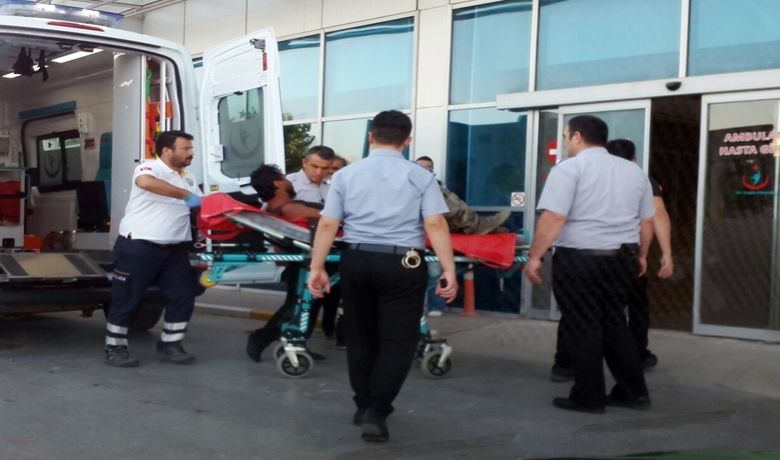 Tartıştığı Kişinin Kolunu Orakla Kesti - Samsun'un Bafra ilçesinde bir şahıs, tartıştığı kişinin kolunu orakla kesti.